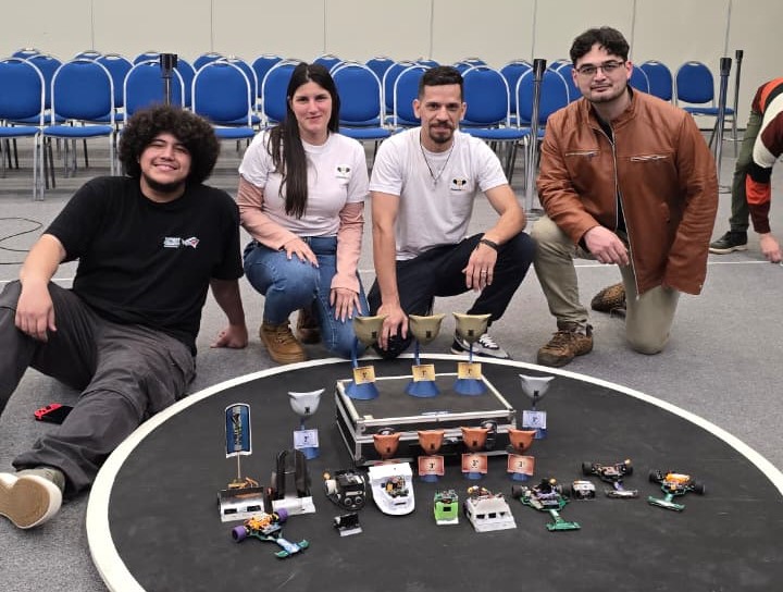 Misiones se destacó en Entre Ríos: la Red Maker disertó en el Congreso Internacional de Robótica y logró nueve podios en la Liga Nacional 