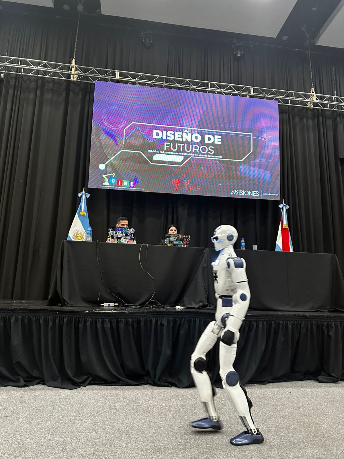 Misiones se destacó en Entre Ríos: la Red Maker disertó en el Congreso Internacional de Robótica y logró nueve podios en la Liga Nacional 